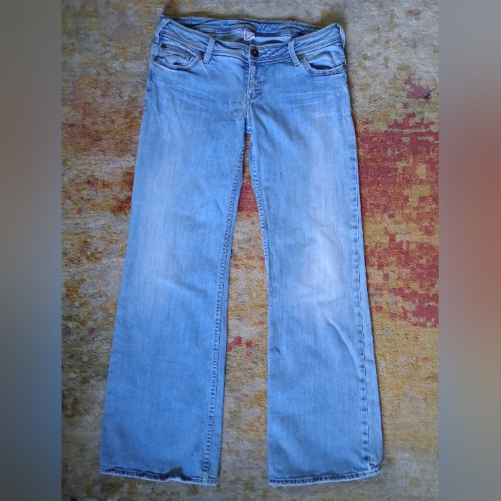 Silver Jeans - Picture 3 of 9